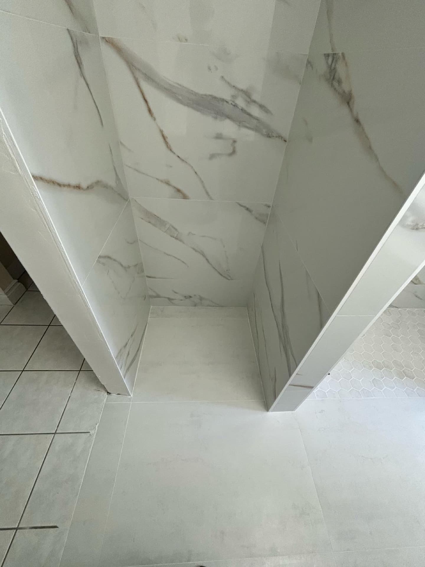Hexagon Floor Shower Nook
